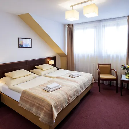 Petr 3* Praha